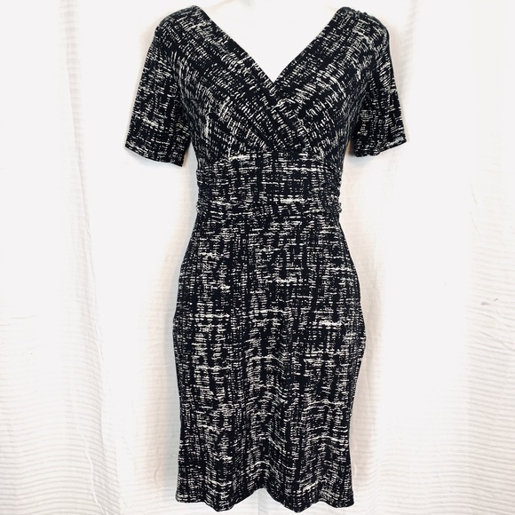 Ann Taylor Dresses & Skirts - ANN TAYLOR PETITE Black Short Sleeve Dress sz 6 P